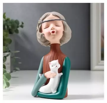 Сувенир полистоун "Малышка с каре, губки трубочкой, с котом-рыбой" 15,5х6х7 см