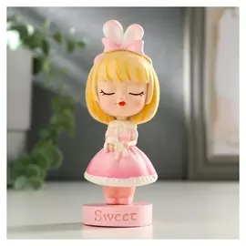 Сувенир полистоун "Малышка в розовом платье с зайчиком" 11х4,7х4 см