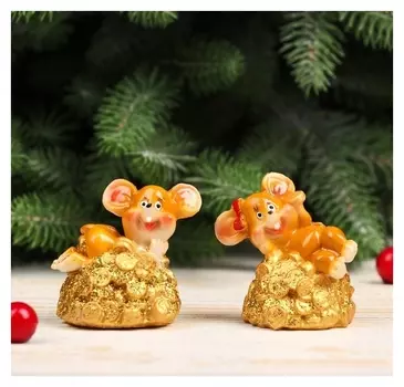 Сувенир полистоун "Мышуля на горке золотых монет" 6х4,3х4,5 см