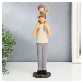 Сувенир полистоун "Папа несёт сына на плечах" 26,5х6,5х7 см