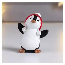 Сувенир полистоун "Пингвинчик рико в шапке-ушанке с помпоном" 6х3,5х5,5 см