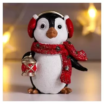 Сувенир полистоун "Пингвинёнок рико в наушниках и шарфе, с фонариком" красный 8х4,5х6,5 см