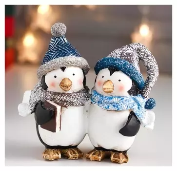 Сувенир полистоун "Пингвины в новогодних колпаках" 14,5х8,5х15 см