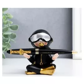 Сувенир полистоун подставка для ручки "Водолаз в чёрном - медитация" 9х7,5х7 см