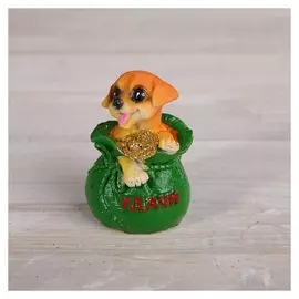 Сувенир полистоун "Пёсик в мешке/лодочке с золотыми монетами" 6,3х5х3,5 см