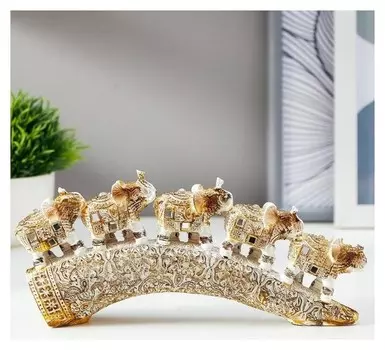 Сувенир полистоун "Пять белых слонов на бивне с попоной из арабского ковра" 10х21,5х4,5 см