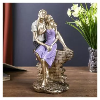 Сувенир полистоун "Романтичная пара на кирпичной изгороди" 23,5х14,5х8 см