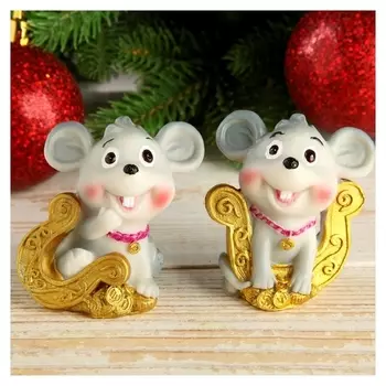 Сувенир полистоун "Серый мышонок с золотой подковой" 5,8х4х6,4 см