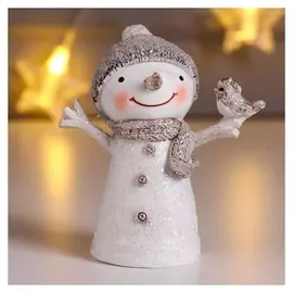 Сувенир полистоун "Снеговичок в вязаной серой шапке, с птичкой" 8,5х5х7,5 см