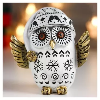 Сувенир полистоун "Совёнок со снежинками и колпаке с птичками" с золотом 12,5х7,5х7,5 см