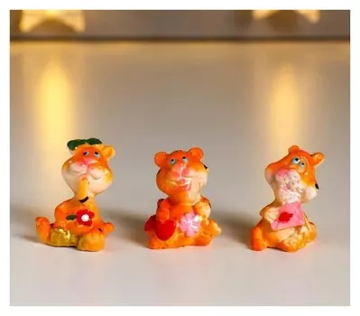 Сувенир полистоун "Тигруша-романтик" 2,5х1,5х1,6 см