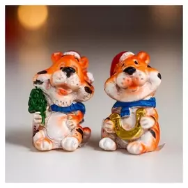 Сувенир полистоун "Тигруша в новогоднем колпаке с подковой/ёлкой" 2,8х1,8х2 см