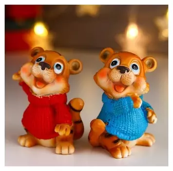 Сувенир полистоун "Тигруша в ярком свитере" 6,5х4х5,7 см