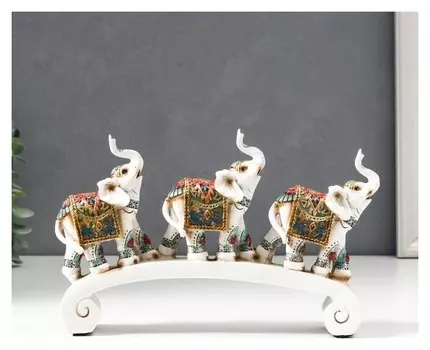Сувенир полистоун "Три белых слона в синих попонах на дуге" 16х5х26 см