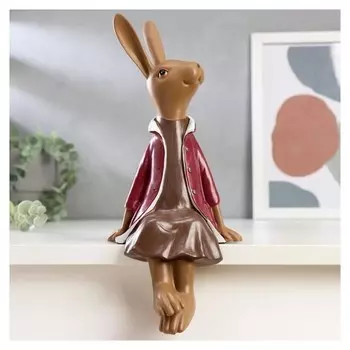 Сувенир полистоун "Зайка в шоколадном платье и бордовом пальто" 33х13х16 см