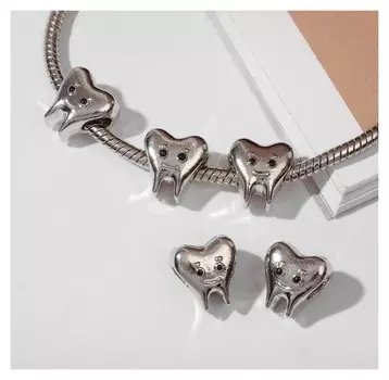 Талисман "Зуб", цвет чёрный в серебре