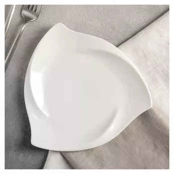 Тарелка треугольная 20,5 см