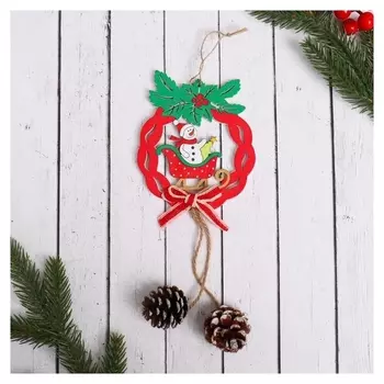 Украшение ёлочное "Рождественский венок с шишками" снеговик в санках 10х23 см