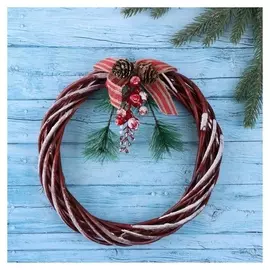 Венок новогодний D-24 см "Скандинавия" веточка с ягодками