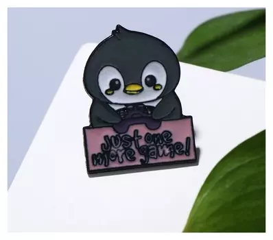 Значок "Пингвинчик" с джойстиком, цвет серый в чёрном металле