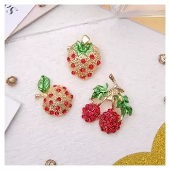 Значок "Ягодки", форма разноцветная в золоте