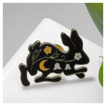 Значок "Заяц" цветочный, цвет чёрный в золоте
