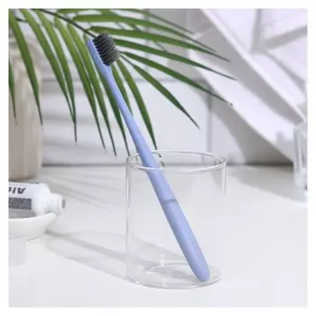 Зубная щетка мягкая, в тубе, синяя