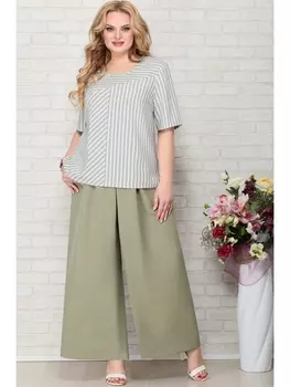 Брючные костюмы 810