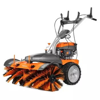 Машина подметальная Daewoo DASC 70100 для чистки больших площадей (мощность 7 л. с., ширина 1000 мм, тяг. привод)