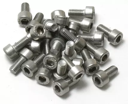 Универсальные болты DIN912 A2 для крепления аксессуаров к раме (10 мм M5)