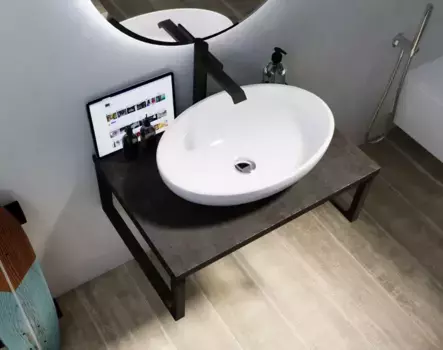 Консоль «Marka One» Grunge Loft 80 с кронштейнами (Ringo Cut 53) подвесная бетон тёмно-серый/чёрный