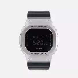 Наручные часы CASIO G-SHOCK GM-5600-1ER, цвет серебряный