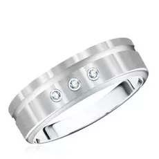 Кольцо обручальное из золота с бриллиантами 65029671