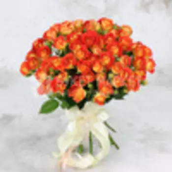 Букет из 25 желто-оранжевых кустовых роз