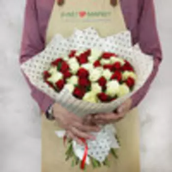 Букет из 65 разноцветных кенийских роз