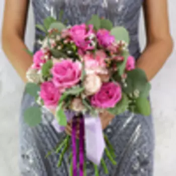 Букет из роз, гвоздик и фрезий