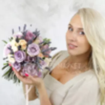 Букет из роз и лаванды