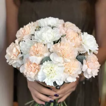 Букет Белых и Кремовых Гвоздик