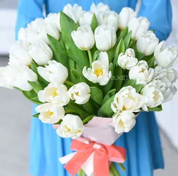 Букет Белых Тюльпанов в Матовой Пленке