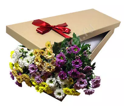 Букет хризантем в коричневой коробке
