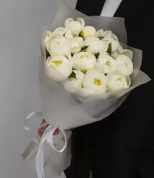 Букет из 15 Белых Пионов в Матовой упаковке LUX