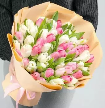 Букет из 51 Белого и Розового Тюльпана в Упаковке