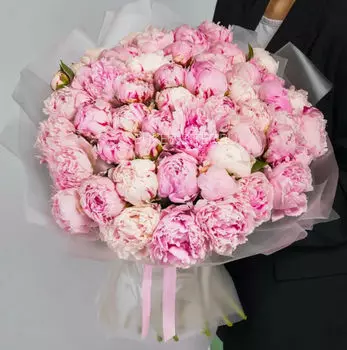 Букет из 51 Розового Пиона в Матовой упаковке LUX