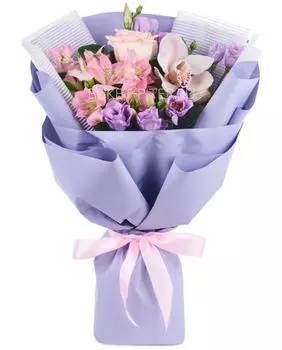 Букет из Белых Орхидей и Сиреневого Лизиантуса