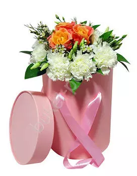 Букет из роз и гвоздик в розовой коробке