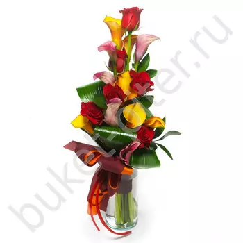 Букет из розовых и желтых калл и роз