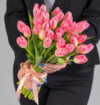 Букет из Розовых Тюльпанов в Атласной ленте