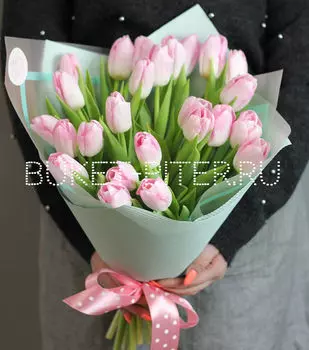 Букет из Розовых Тюльпанов в Бирюзовой упаковке