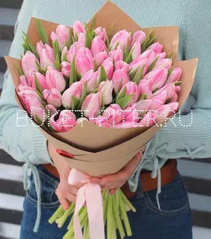 Букет из Розовых Тюльпанов в Крафте