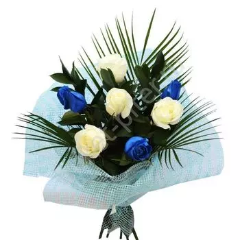 Букет из синих и белых роз